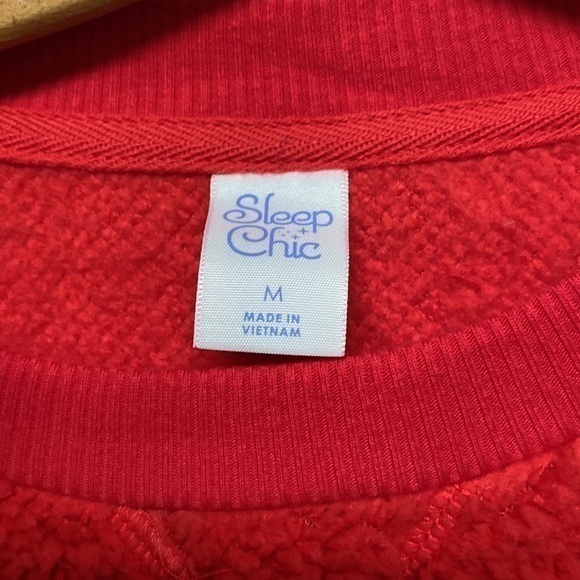 Sleep Chic Faux Fur Women’s red pull over w/ front pocket size medium‎ (W-184) - Picture 2 of 9